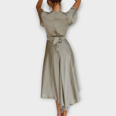 Margret - Elegancka Sukienka Midi z Dekoltem w Serek