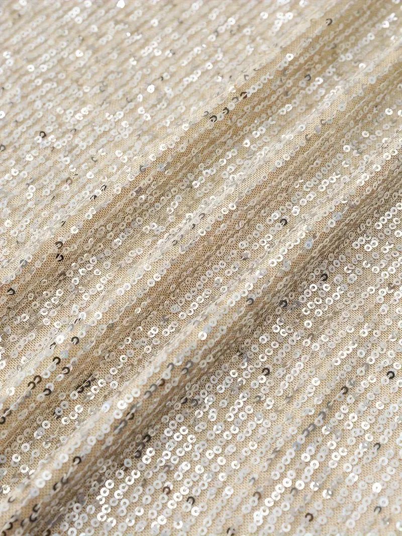 Sukienka z cekinami w kontrastowych kolorach