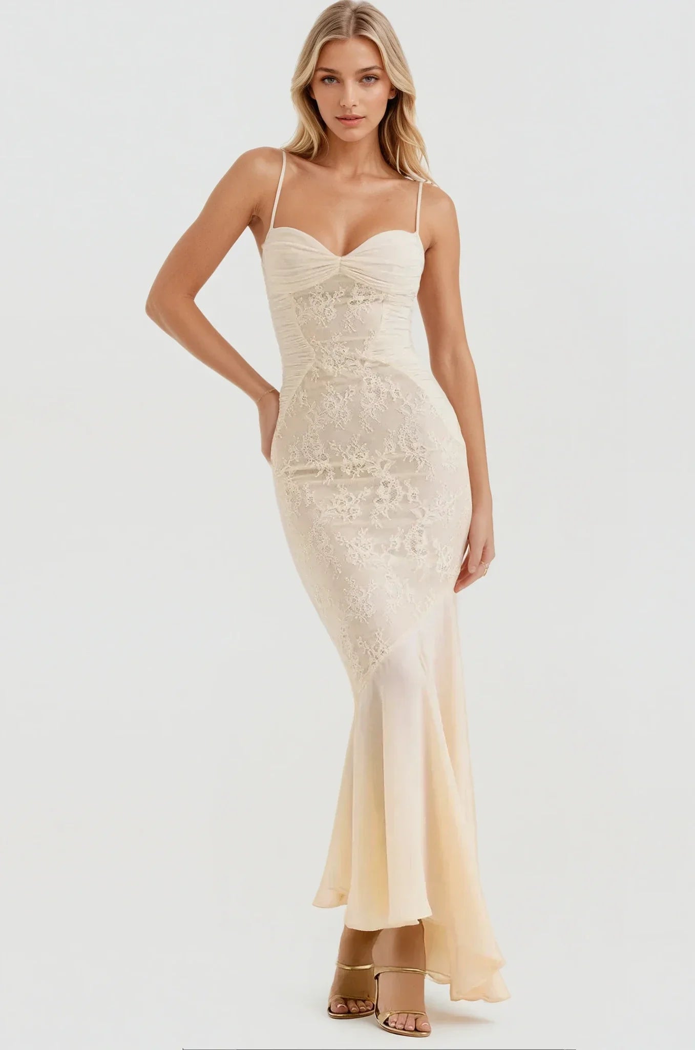 Sukienka Maxi z Marszczeniem i Koronką