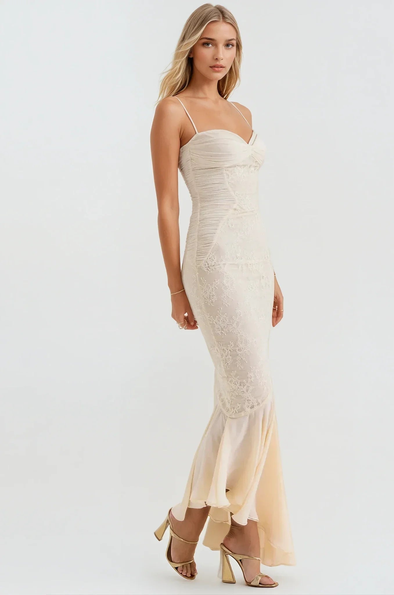 Sukienka Maxi z Marszczeniem i Koronką