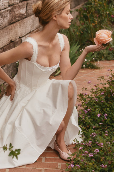 Sukienka Midi z Koronkowym Gorsetem